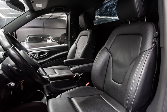 Mercedes-Benz V300 d 12 of 23