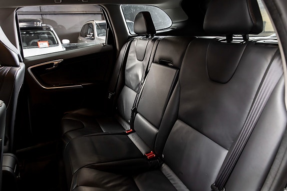 Volvo XC60 11 of 26