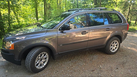Volvo XC90 3 of 9