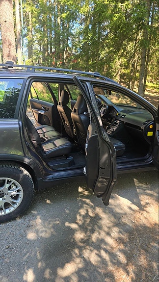Volvo XC90 5 of 9