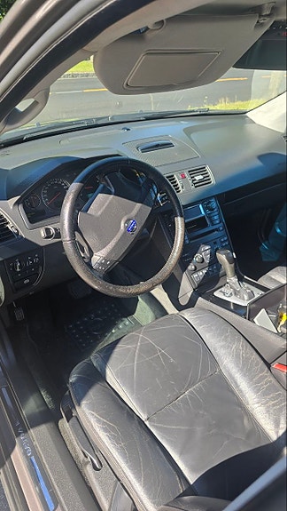 Volvo XC90 2 of 9
