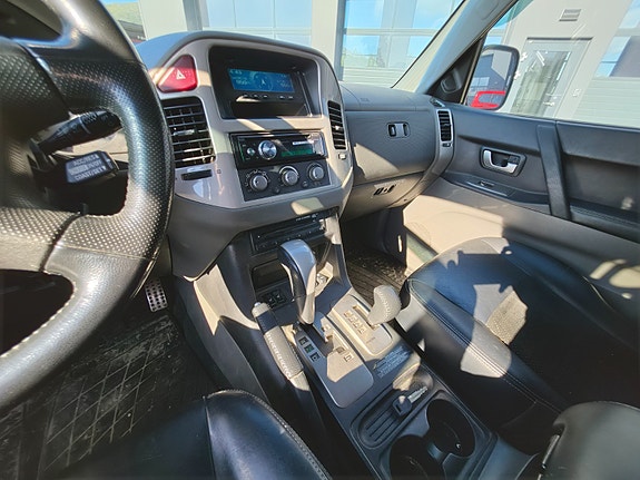Mitsubishi Pajero 18 of 22