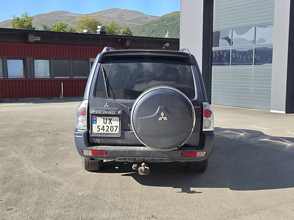 Mitsubishi Pajero 4 of 22