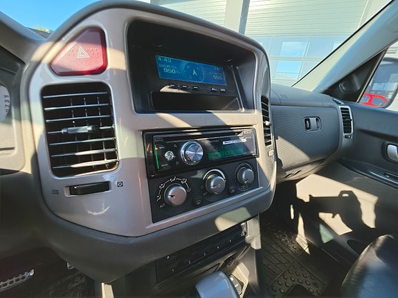 Mitsubishi Pajero 19 of 22