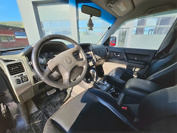Mitsubishi Pajero 9 of 22