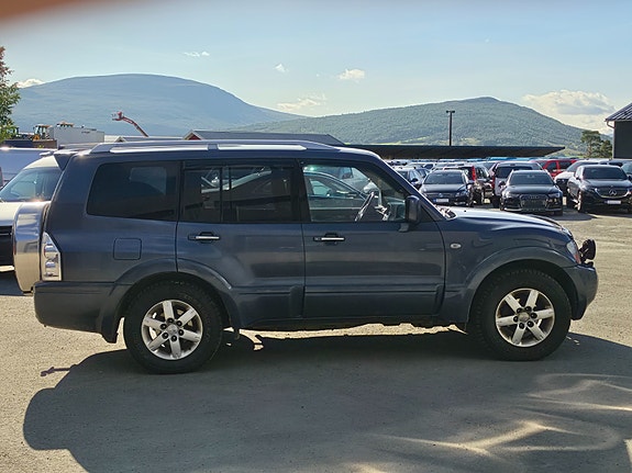 Mitsubishi Pajero 6 of 22