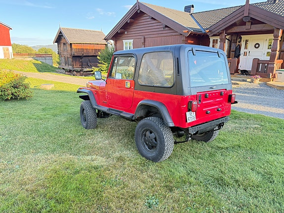 Jeep Wrangler 16 of 17
