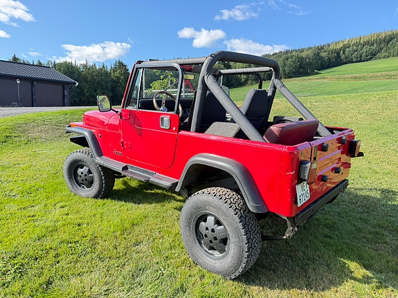 Jeep Wrangler 12 of 17