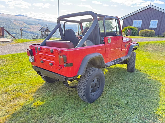 Jeep Wrangler 13 of 17