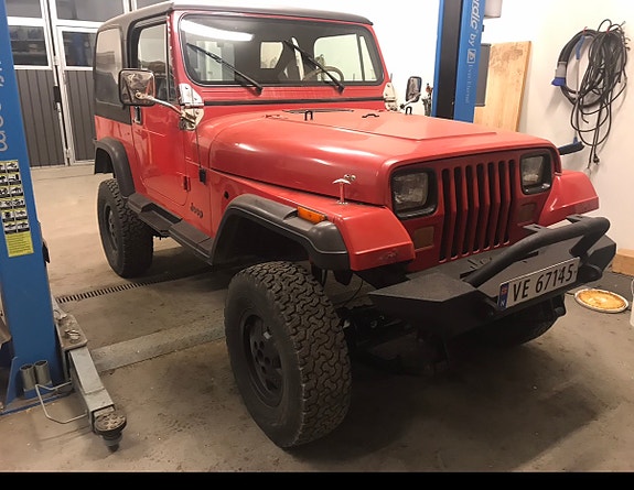 Jeep Wrangler 3 of 17