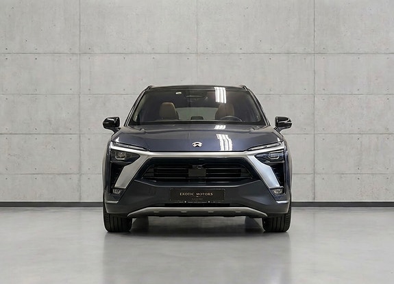 NIO ES8 2 of 30