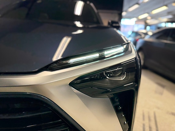 NIO ES8 6 of 30