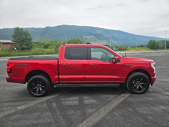 Ford F-150 2 of 8