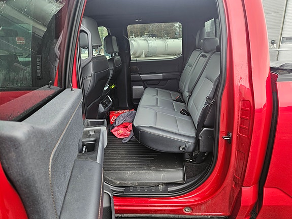 Ford F-150 4 of 8