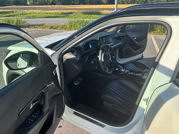 Peugeot e-2008 14 of 30