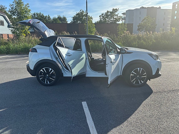 Peugeot e-2008 10 of 30