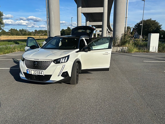 Peugeot e-2008 8 of 30