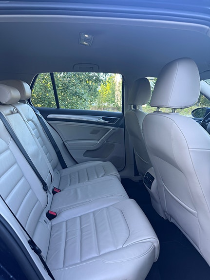 Volkswagen e-Golf VII 11 of 20
