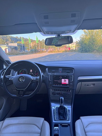 Volkswagen e-Golf VII 8 of 20