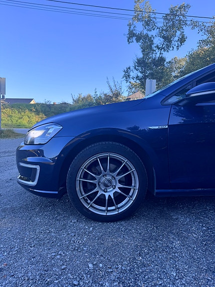 Volkswagen e-Golf VII 4 of 20