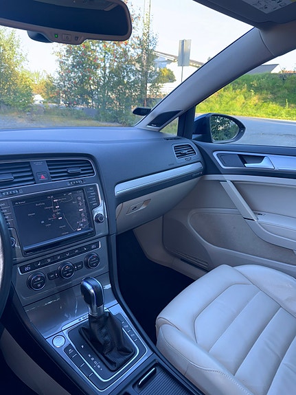 Volkswagen e-Golf VII 10 of 20