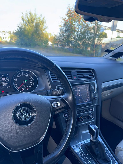 Volkswagen e-Golf VII 15 of 20