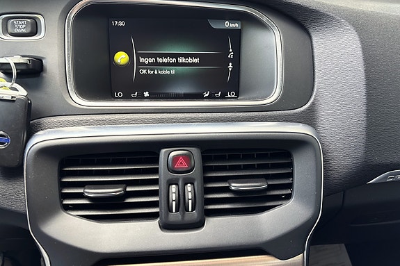 Volvo V40 Cross Country 16 of 19