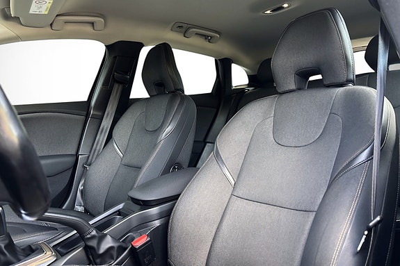 Volvo V40 Cross Country 9 of 19