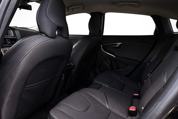 Volvo V40 Cross Country 12 of 19