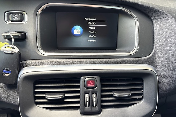 Volvo V40 Cross Country 17 of 19