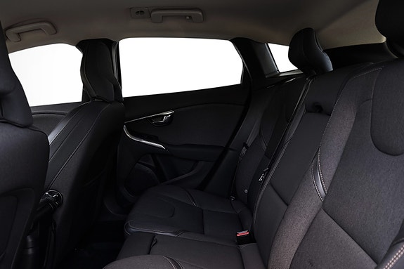 Volvo V40 Cross Country 11 of 19