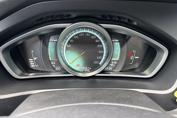 Volvo V40 Cross Country 15 of 19