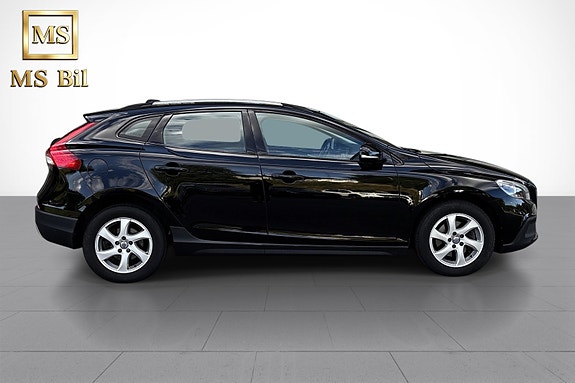 Volvo V40 Cross Country 4 of 19