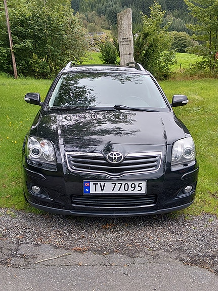 Toyota Avensis 2 of 14
