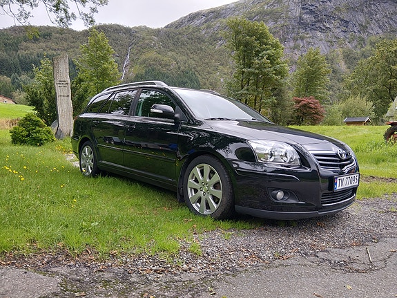 Toyota Avensis 3 of 14