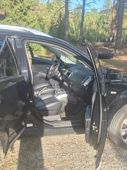 Mitsubishi Outlander 4 of 24