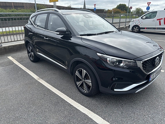 MG ZS EV 2 of 4