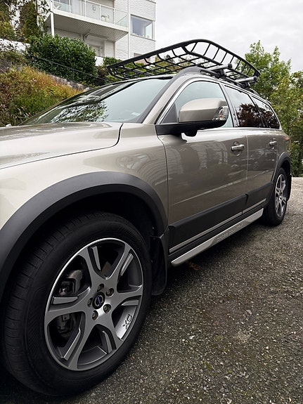 Volvo XC70 2 of 30