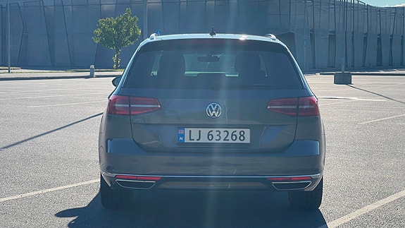 Volkswagen Passat 6 of 30