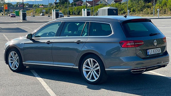Volkswagen Passat 7 of 30