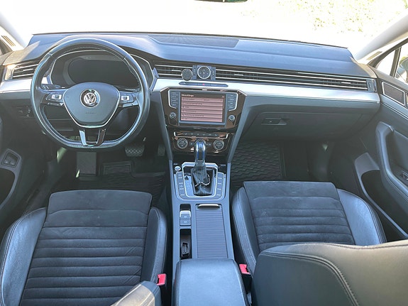 Volkswagen Passat 16 of 30