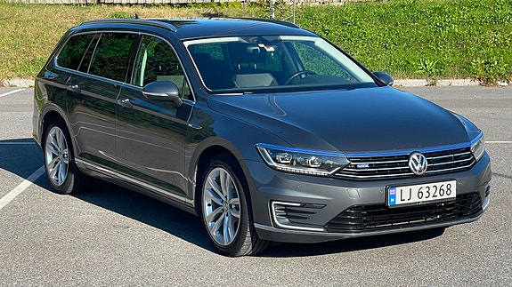Volkswagen Passat 3 of 30