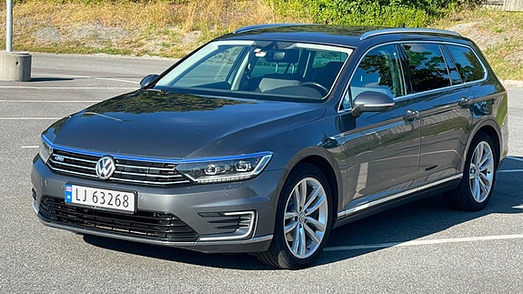 Volkswagen Passat 9 of 30