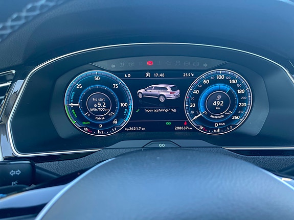 Volkswagen Passat 13 of 30