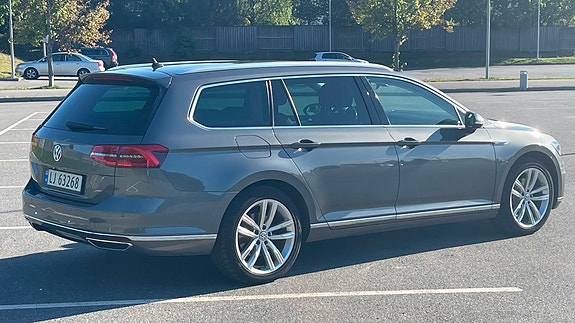 Volkswagen Passat 5 of 30