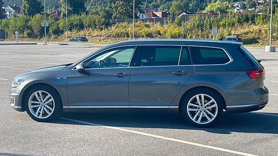 Volkswagen Passat 8 of 30