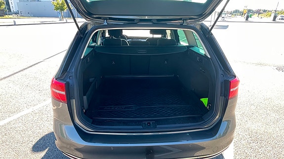 Volkswagen Passat 10 of 30