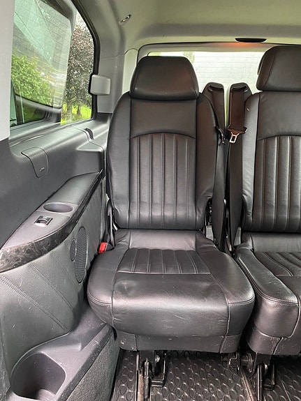 Mercedes-Benz Viano 27 of 30