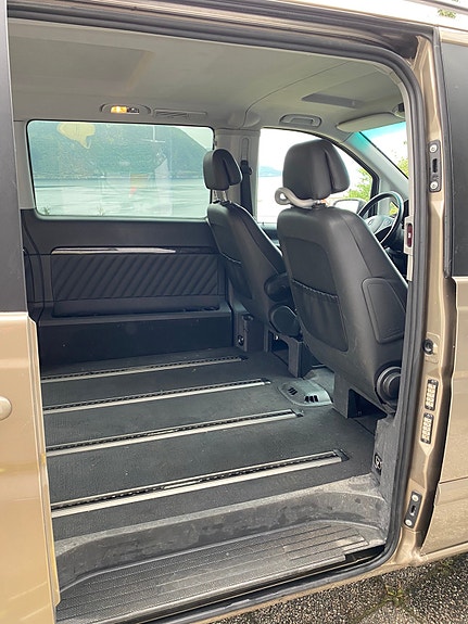 Mercedes-Benz Viano 14 of 30
