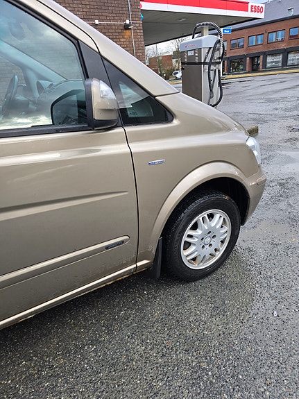 Mercedes-Benz Viano 7 of 30